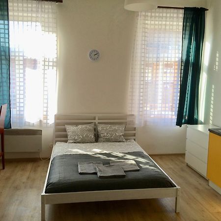 Residence Vita Nejedleho Прага Экстерьер фото