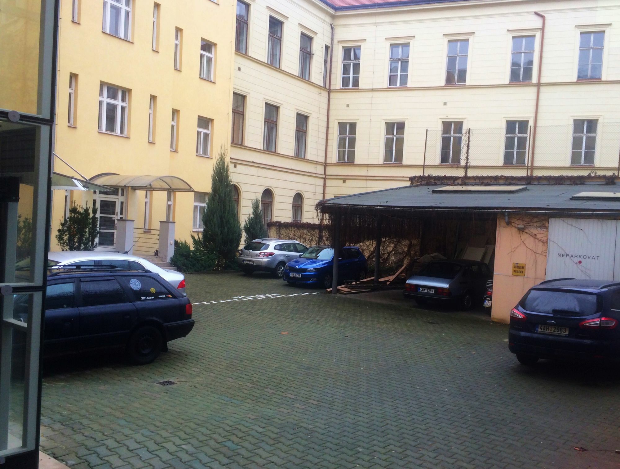 Residence Vita Nejedleho Прага Экстерьер фото